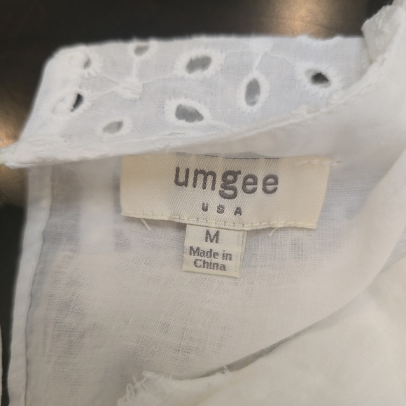Umgee Size Medium  Crochet  Ruffle Top Blouse white - Picture 4 of 10
